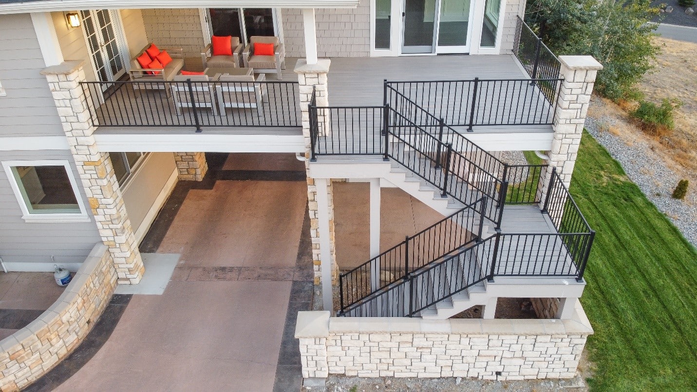 Deck with Fortress Fe26 railing